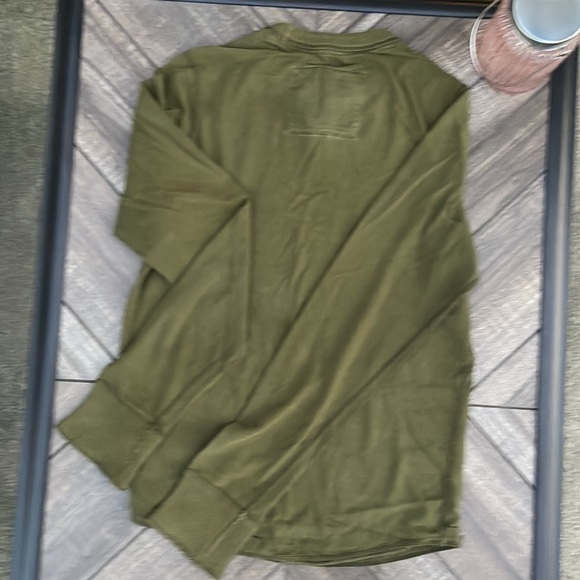 Almost new olive green long-sleeve A&F tee - Picture 3 of 4